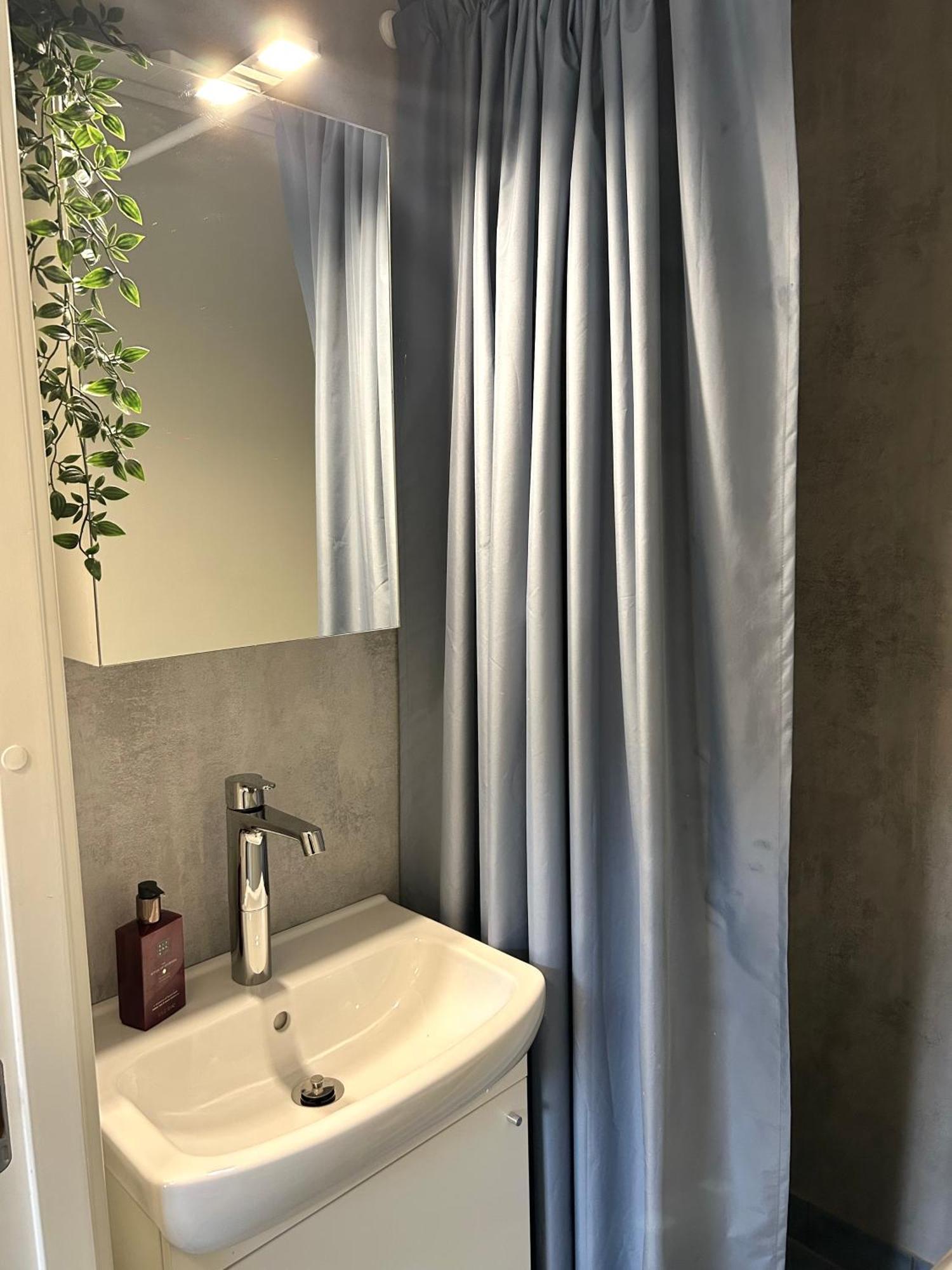 Newly Renovated Studio Apartment - Free Parking And Ev Docking Trondheim Eksteriør bilde